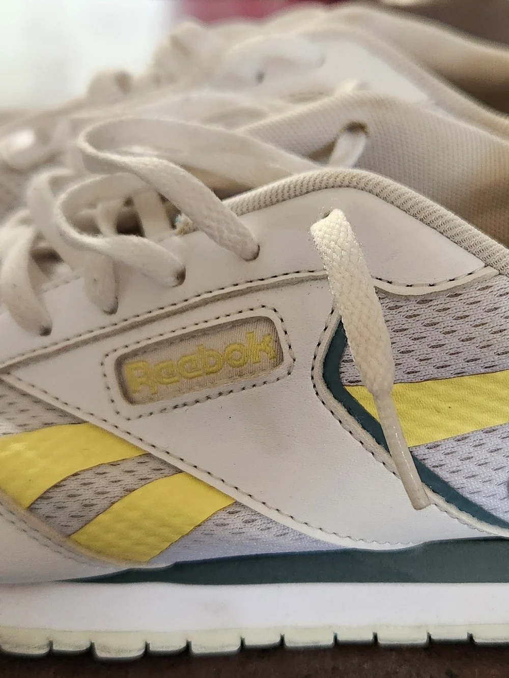 Reebok Classic Leather Legacy Sneakers Size 7.5 Women's Yellow And White